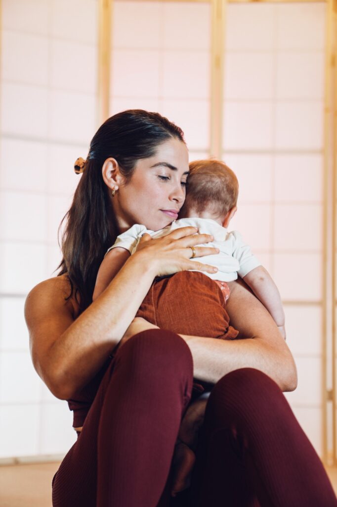 Mutter mit Baby auf dem Arm – Mama Coaching in Plochingen
